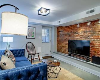 2-Br Petworth Pad Walk To Metro Subway - Washington, D.C. - Living room