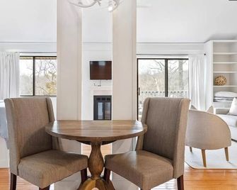 Studio Condo on the Water @ Innsbrook - Wright City - Comedor