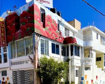 Romantic Hispanic 304 private room with refrigerator and dining area. - Higüey - Edificio