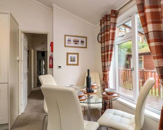 Shoreside Lodge - Bowness-on-Windermere - Dining room