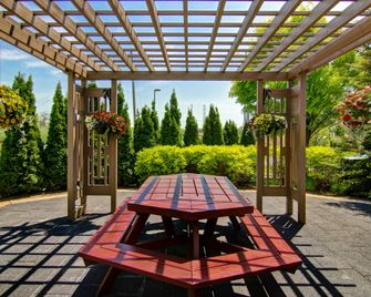 Hampton Inn by Hilton Toronto Airport Corporate Centre - Toronto - Veranda