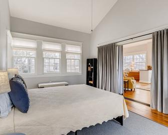 Texas Capitol Loft - 30 Day or More Rental - by PMI Austin Metro - Austin - Bedroom