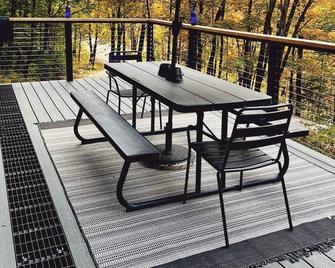 Black Dog Lodge - Ski Chalet centered between Okemo and Killington Mt. - Plymouth - Balcón