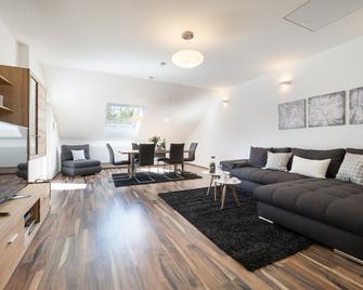 Miralior Apartment Mainz - perfekt für Gruppen und Geschäftsreisende! - Mainz - Wohnzimmer