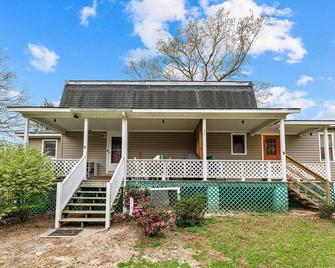 Cozy Country Studio - New Bern - Building
