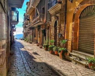 Casa Santiago - Gela - Вигляд зовні