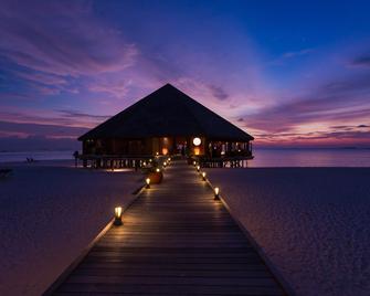 Meeru Maldives Resort Island - מירו - מסעדה