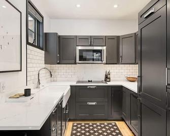 Christiana Lodge 102A Studio in Aspen with Hot Tub access - Aspen - Cocina