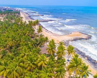 Anomabo Beach Resort - Biriwa - Beach