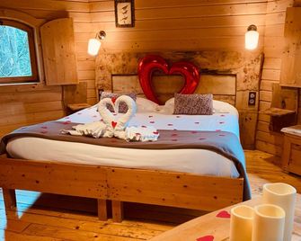 Les Cabanes Dans Les Bois Logis Hôtel - Villemoustaussou