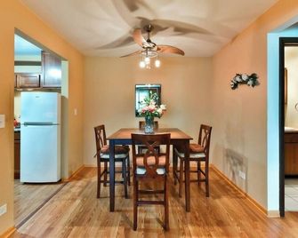 Entire Apartment with Complete Privacy Near O'hare - Chicago - Dining room