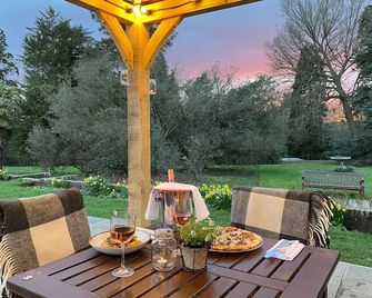 West Lodge Park - Barnet - Patio