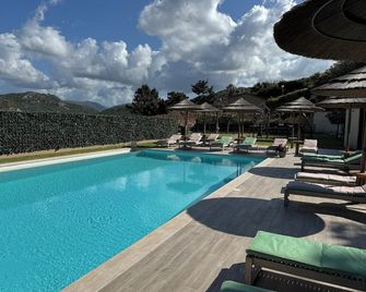 Résidence Les Hauts De L'Avena - Sartène - Zwembad