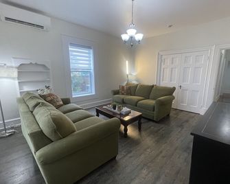 Wolfville Veranda Suite2 - Wolfville - Living room