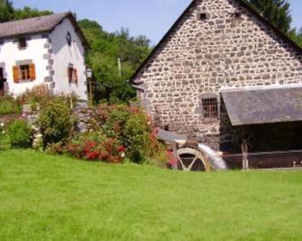 Country Cottage / Gite - Pontgibaud - Saint-Pierre-le-Chastel - Vista del exterior