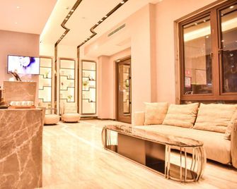 Lavande Ziyi Hotel (Chengdu East Railway Station Capitamall) - Çengdu - Lobi
