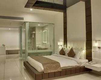 Hotel Lake View - Saputara - Bedroom