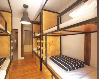 Surfing Etxea - Surf Hostel - סן סבסטיאן - חדר שינה