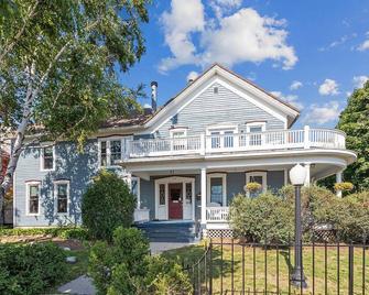 Beautiful suite, Two person jet tub, Downtown. - Sturgeon Bay - Bygning