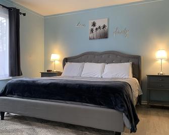 Luxury - Newly Renovated 3 Br Oasis - Canton/Plymouth/Ann Arbor - Canton - Bedroom