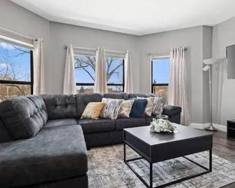 Cozy 2 bedroom, with super fast Wi-Fi - Springfield - Salon