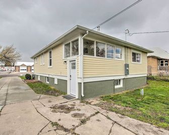 Convenient Preston Retreat w/ Private Yard! - Preston - Edificio