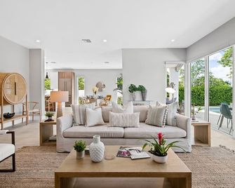 Welcome To The Riverhouse, A Stunning Modern Heated Pool Home On Waterway!!! - Fort Lauderdale - Sala de estar