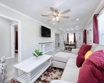 New! Comfy Home with Playground Near Ft Moore! - Columbus - Living room