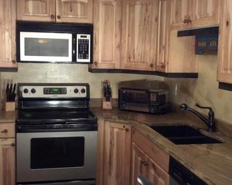 Historic Old Town! Views And Walk To Ski Runs! Dining Shopping Nitelife! Parks! - Park City - Kitchen