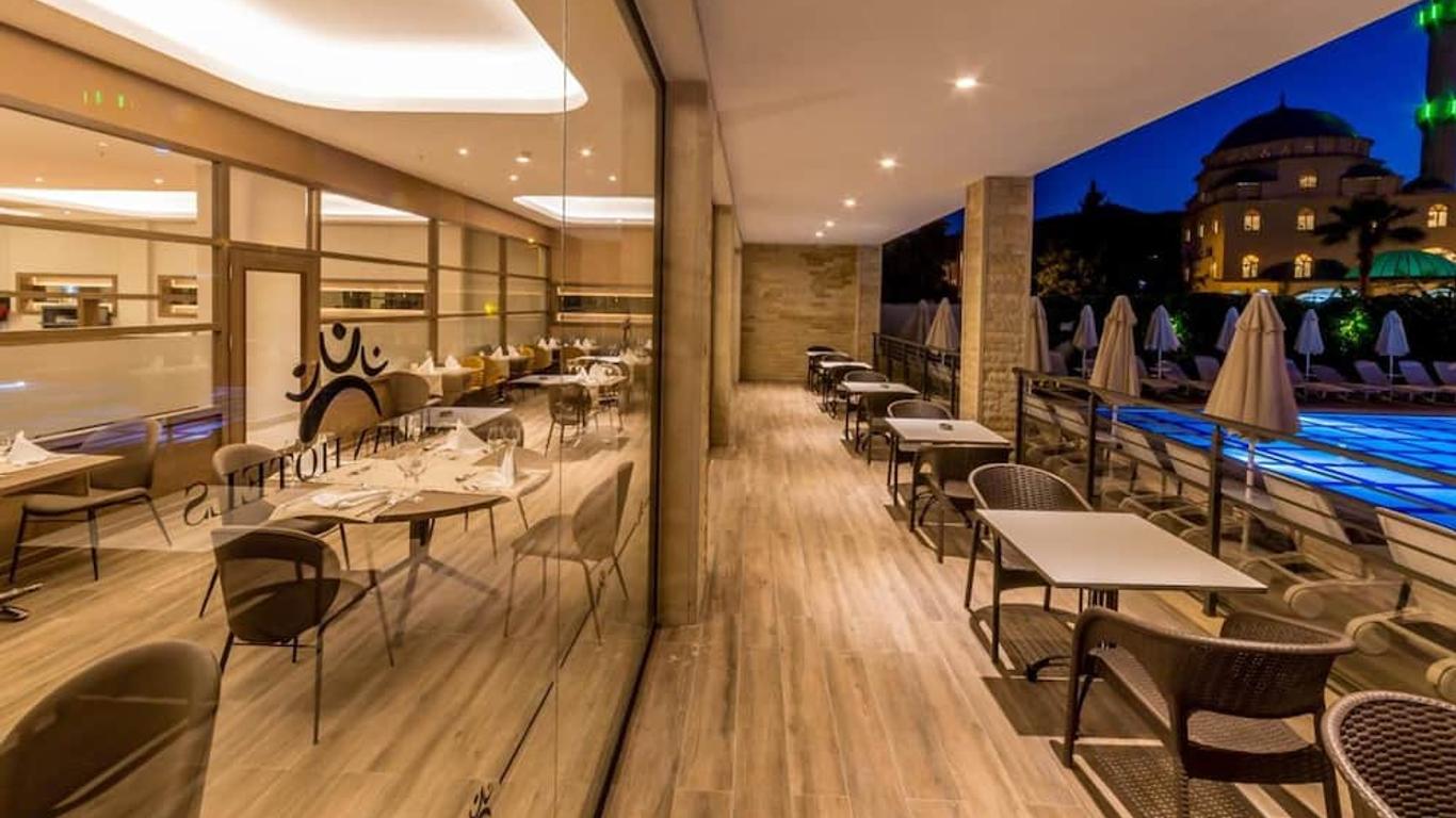 Julian Club Hotel