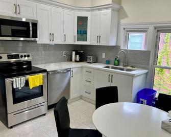 Two-bedroom Suite with King Bed-4 Minutes to The Falls - Chutes du Niagara - Cuisine