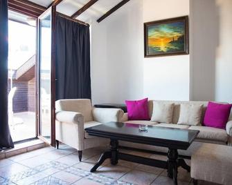 Victoria Hotel Nessebar - Nesebar - Living room