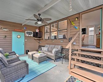 Everglades City Cabin Dock and Heated Pool! - Everglades - Pokój dzienny