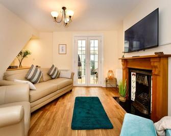 Just Stay Wales - Castle Square Cottage, Mumbles - Mumbles - Sala de estar