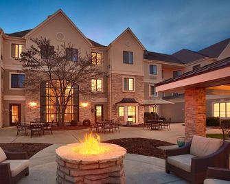 Free Breakfast. Pool & Hot Tub. Near St. Francis Medical Center! Great For Business Travelers! - Peoria - Patio