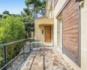 Appartement confortable à Hyères avec piscine privée - Hyères - Balcony