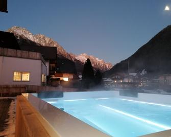 Deluxe Apartment With Large Balcony, Woodn Interior - Rasun Anterselva/Rasen-Antholz - Pool