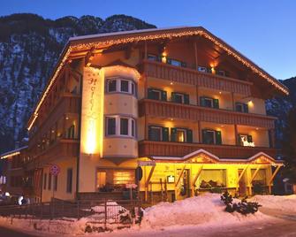 Hotel Ladina - קאמפיטלו די פאסה - בניין