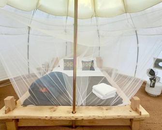 Paradise Ranch Inn - Liberated Tent - Three Rivers - Bedroom
