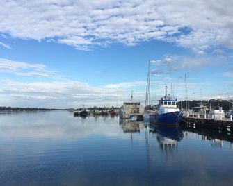 Coastal Waters Motor Inn - Lakes Entrance - Outdoor view