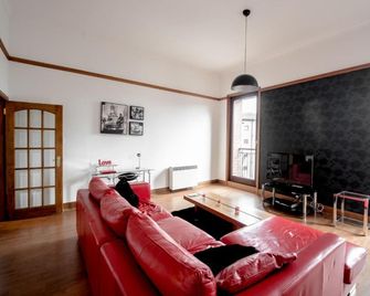 City Centre Orange Apartments Bastille - Aberdeen - Living room