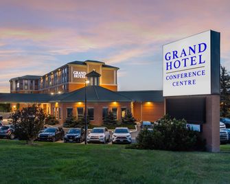 Grand Hotel & Conference Centre Calgary Airport, an Ascend Collection Hotel - Calgary - Building
