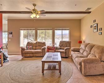 Borrego Springs Stargazing Home with Mtn Views - Borrego Springs - Obývací pokoj