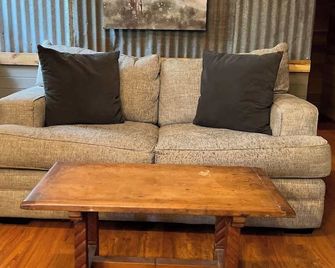 Clean and Basic Accommodation - Cedar Creek - Sala de estar