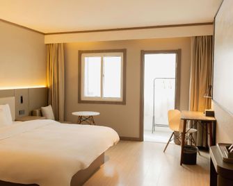 Hanting Express (Xinghua Middle Yingwu Road) - Taizhou - Bedroom