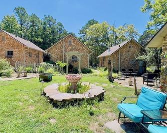 Rock Cottage Gardens B&B - Eureka Springs - Patio