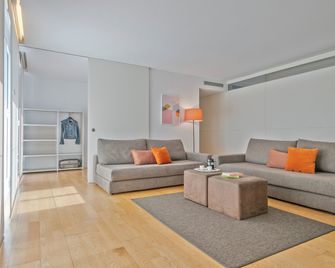 Lugaris Beach Apartments - Barcelona - Living room