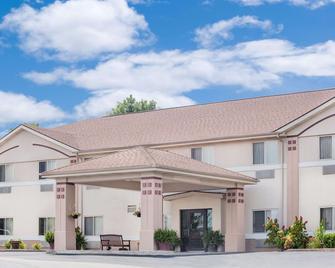 Super 8 by Wyndham Central City - Central City - Building