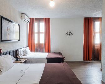Don Quijote Plaza - Guadalajara - Bedroom