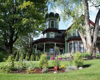 Maplecroft Bed And Breakfast - Barre